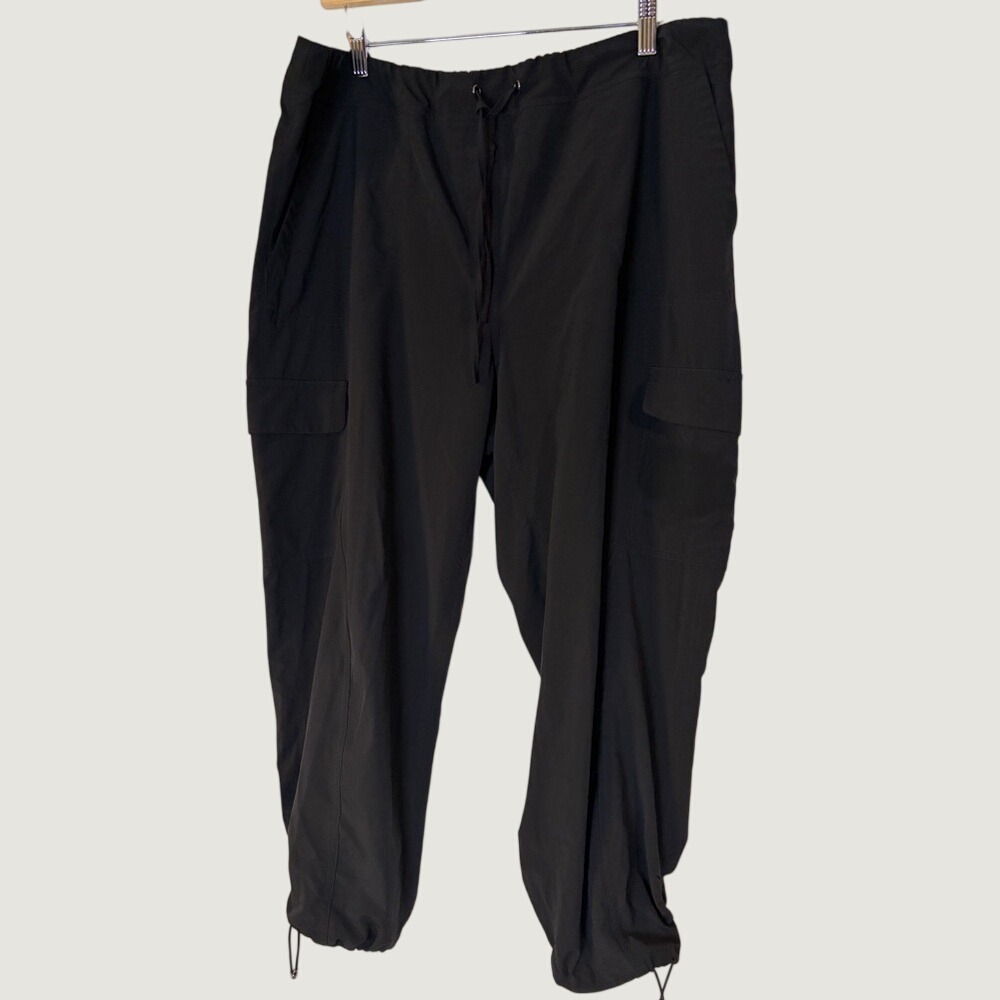 Chicos Zenergy Black Cargo Jogger Pants Size 3 XL Drawstring Toggle Hem Athletic